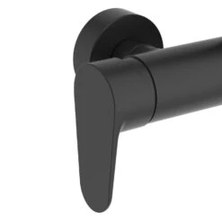 Ideal Standard Alu+ Duschsystem Mit Ceraflow Brausearmatur, 2 Ablagen, 2-Funktions-Handbrause Und 2-Funktions-Kopfbrause -Megabad Verkäufe ideal standard badarmaturen alu duschsysteme mit 12311842