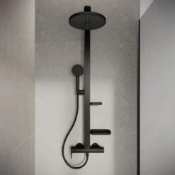 Ideal Standard Alu+ Duschsystem Mit Ceraflow Brausearmatur, 2 Ablagen, 2-Funktions-Handbrause Und 2-Funktions-Kopfbrause